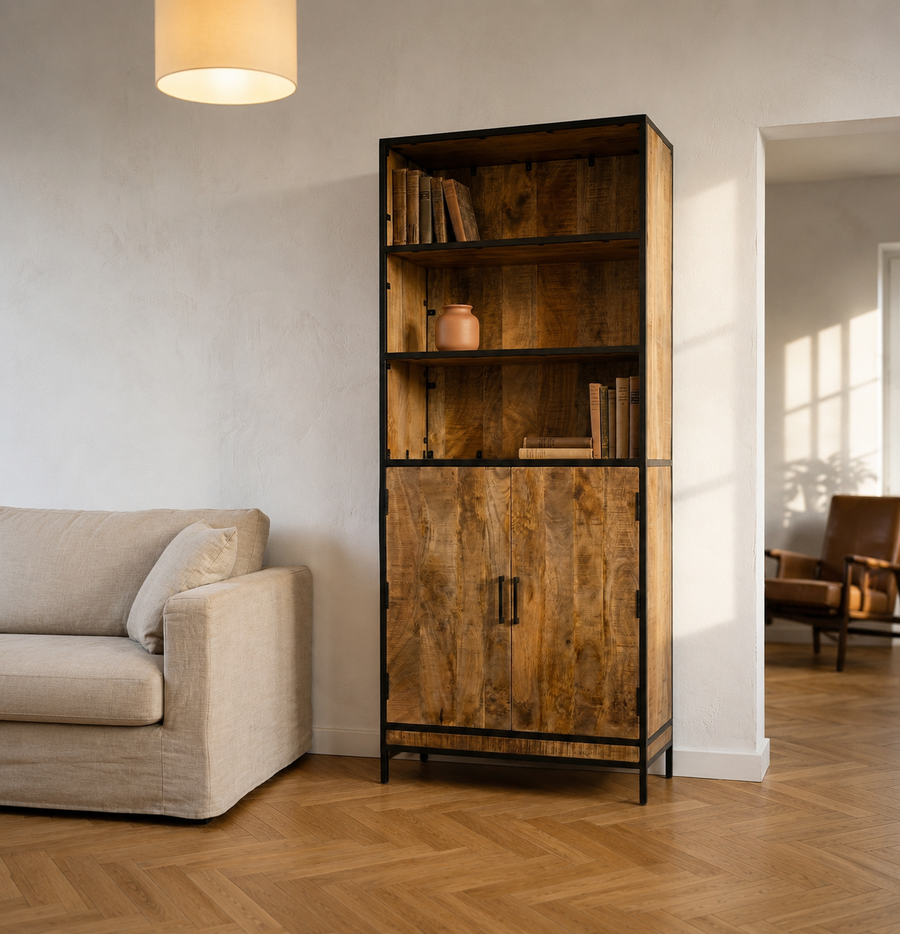 Massief houten boekenkast met open legplanken, collectie Boekenkasten Larix Meubelen Kontich