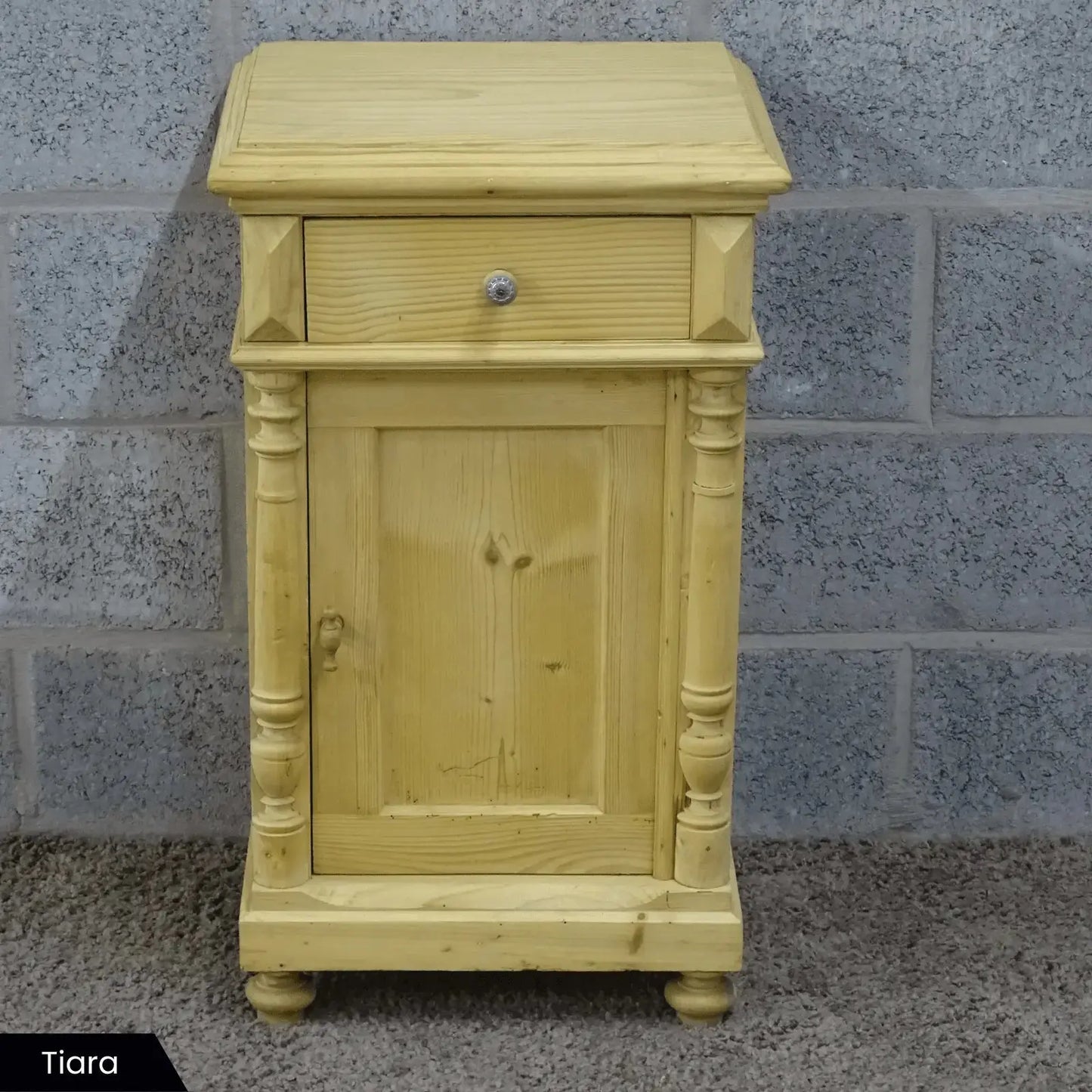 Antiek grenen nachtkastje(s) - Larix - Meubelen.be