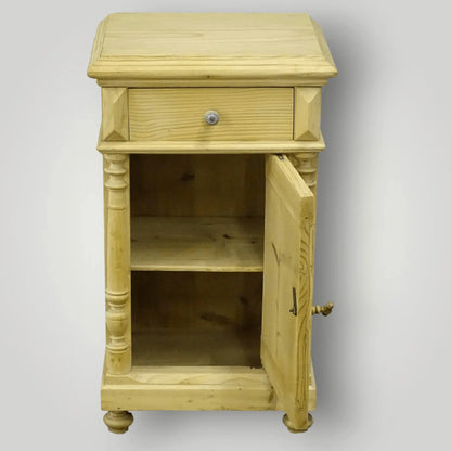 Antiek grenen nachtkastje(s) - Larix - Meubelen.be