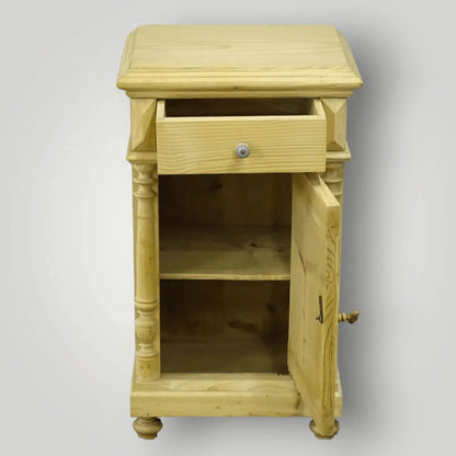 Antiek grenen nachtkastje(s) - Larix - Meubelen.be