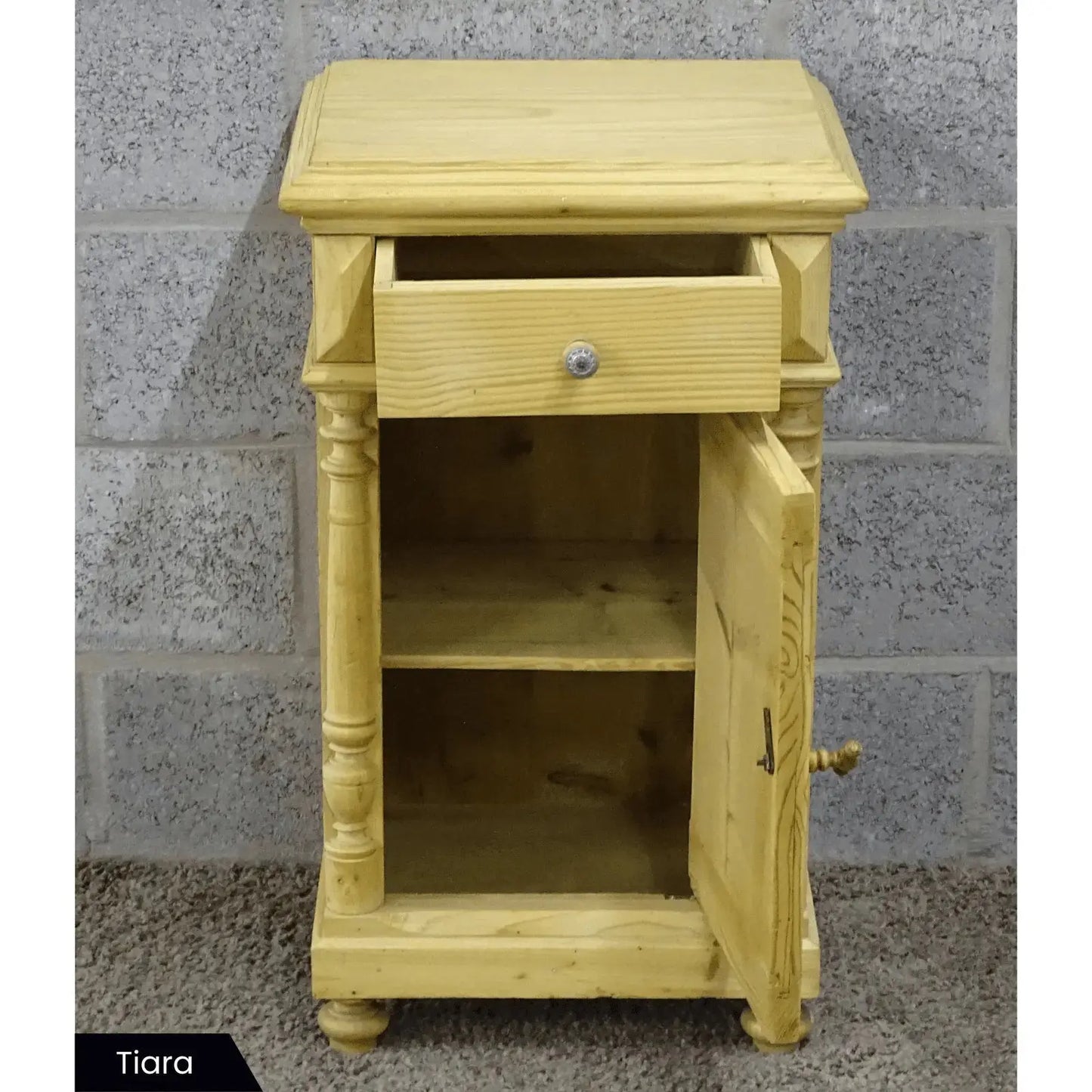 Antiek grenen nachtkastje(s) - Larix - Meubelen.be