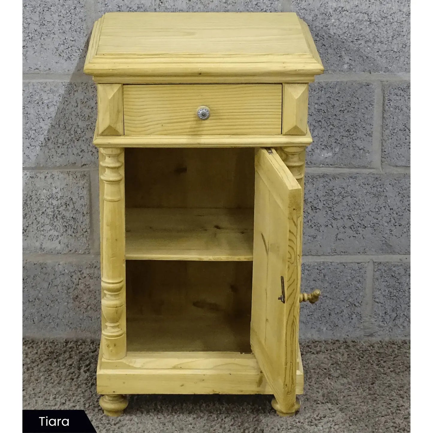 Antiek grenen nachtkastje(s) - Larix - Meubelen.be