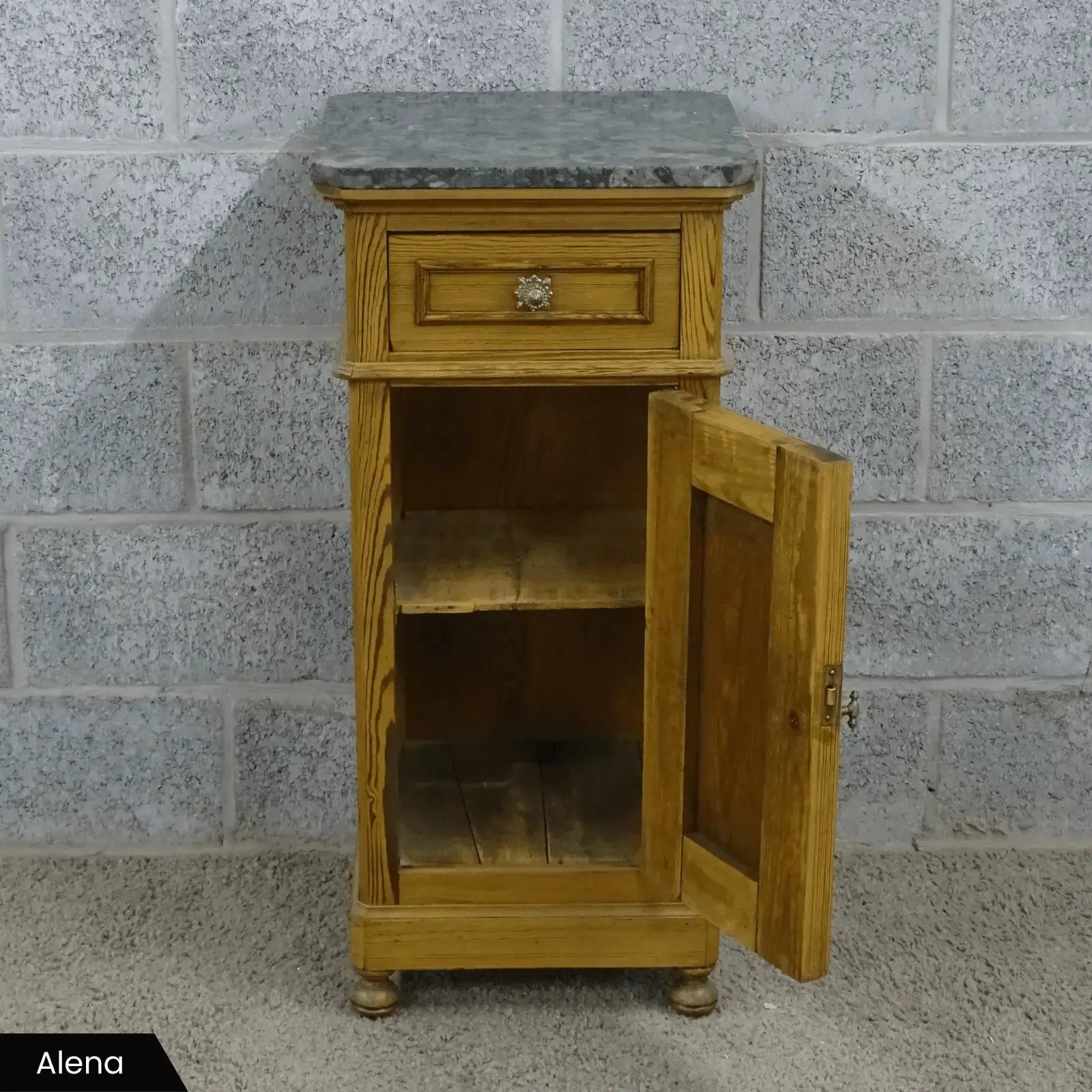 Antiek grenen nachtkastje(s) - Larix - Meubelen.be