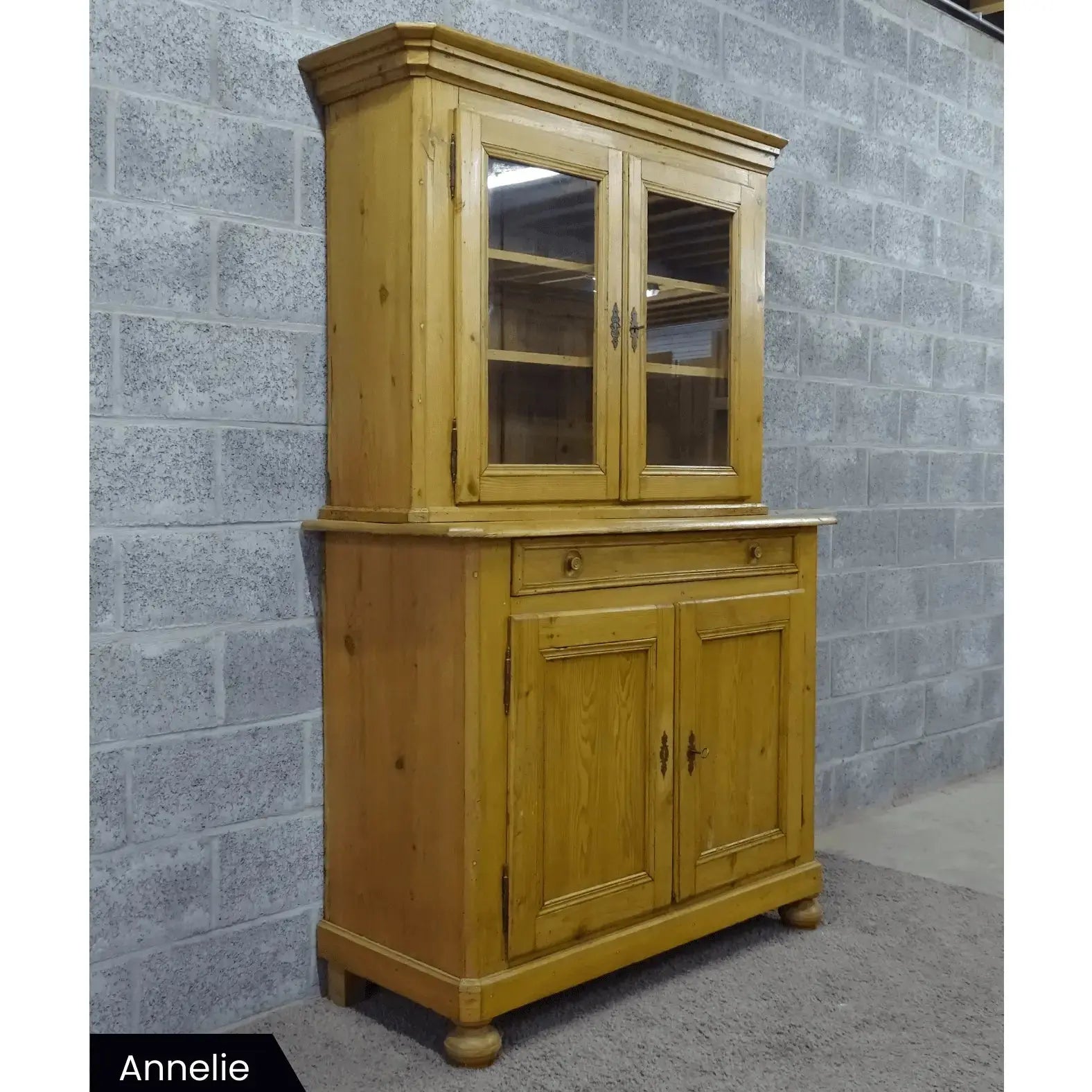 Antieke grenen vitrinekast(en) - Larix - Meubelen.be