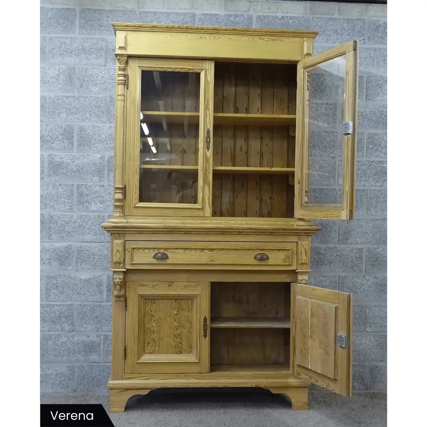 Antieke grenen vitrinekast(en) - Larix - Meubelen.be