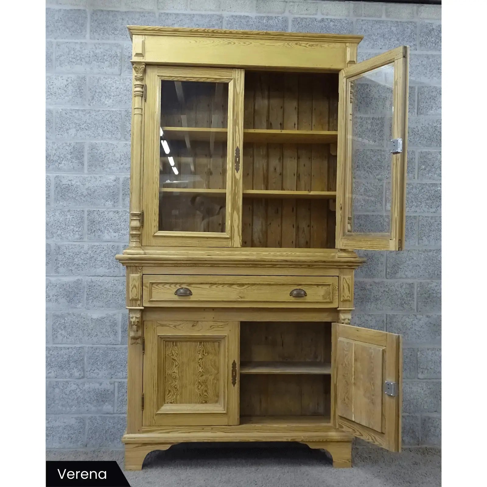 Antieke grenen vitrinekast(en) - Larix - Meubelen.be