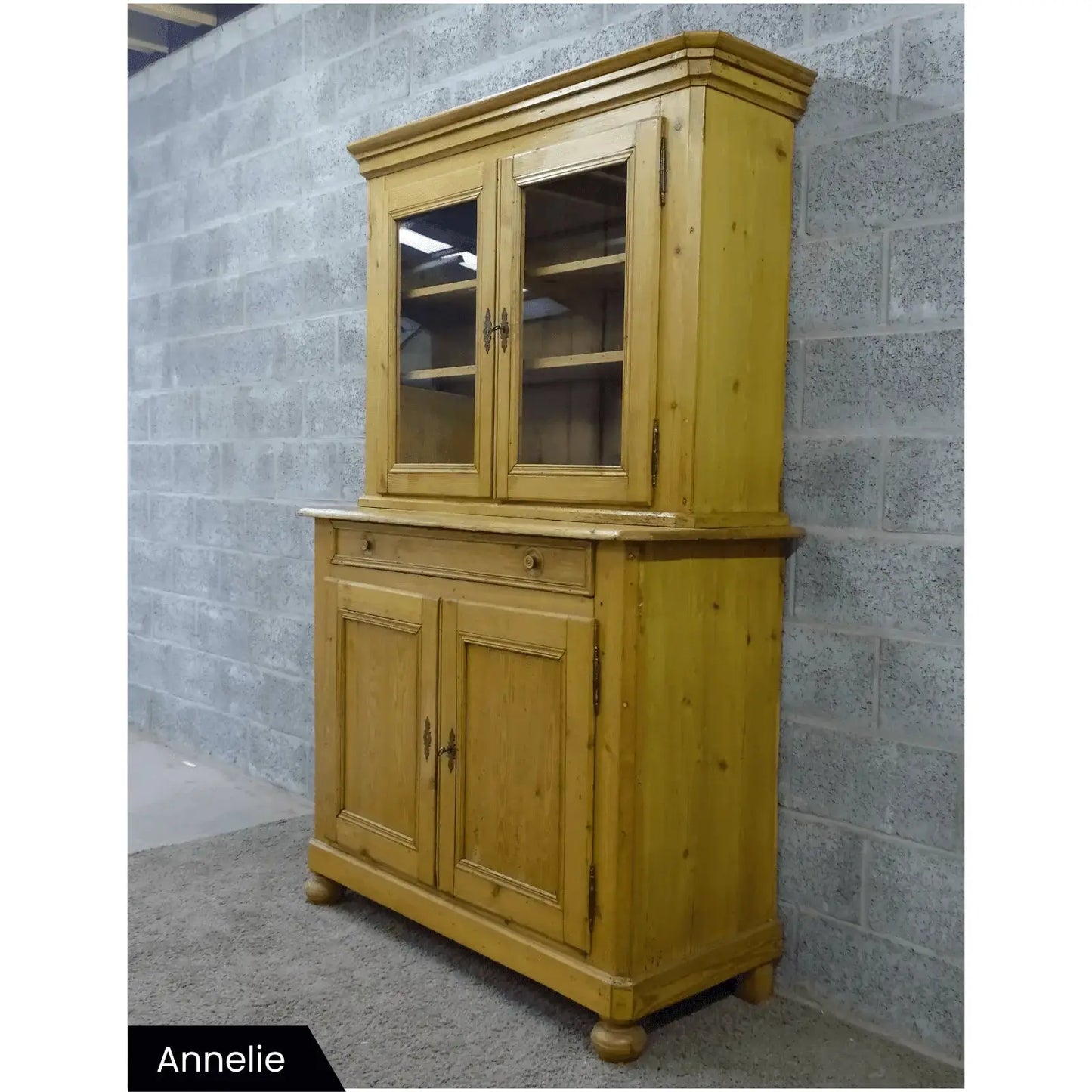 Antieke grenen vitrinekast(en) - Larix - Meubelen.be