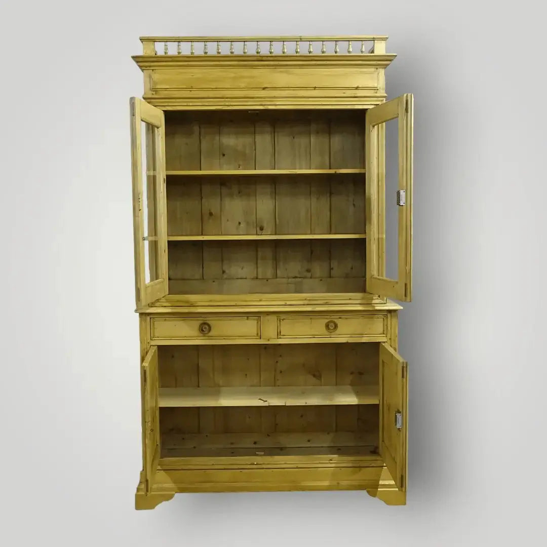 Antieke grenen vitrinekast(en) - Larix - Meubelen.be