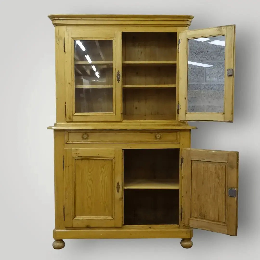 Antieke grenen vitrinekast(en) - Larix - Meubelen.be