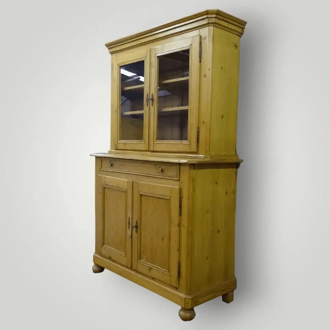 Antieke grenen vitrinekast(en) - Larix - Meubelen.be