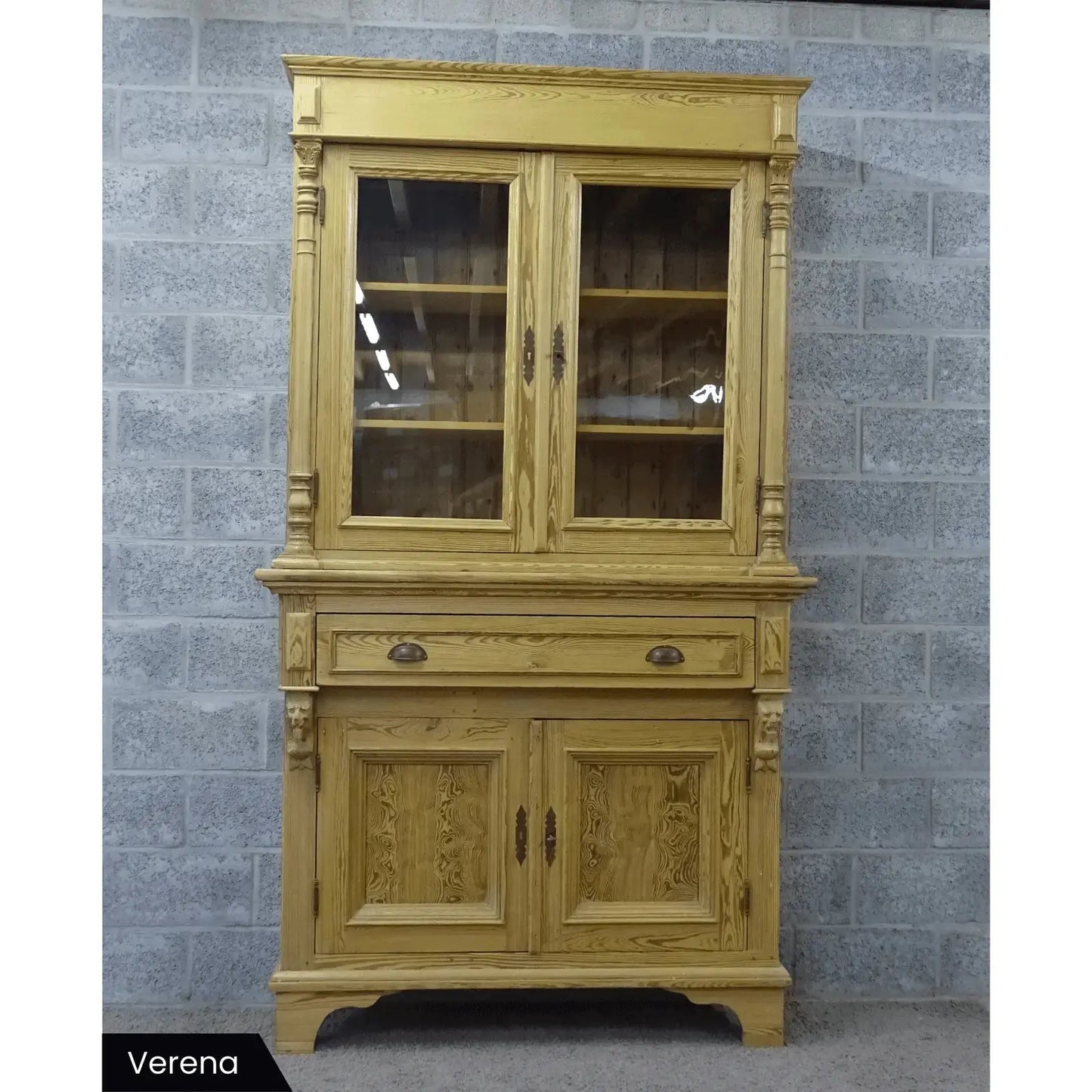 Antieke grenen vitrinekast(en) - Larix - Meubelen.be