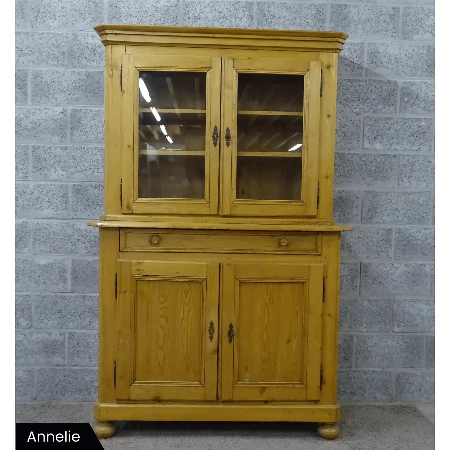 Antieke grenen vitrinekast(en) - Larix - Meubelen.be