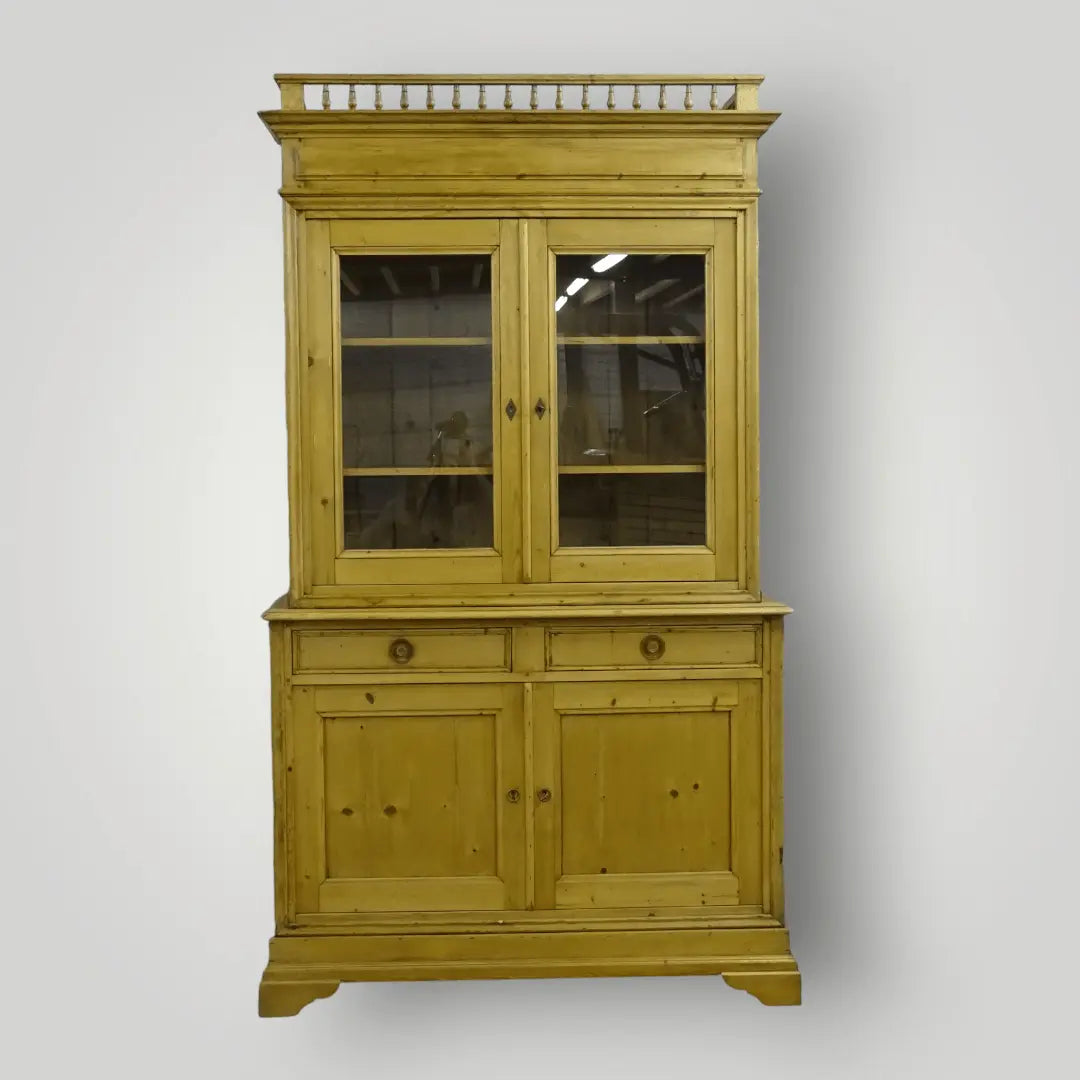 Antieke grenen vitrinekast(en) - Larix - Meubelen.be