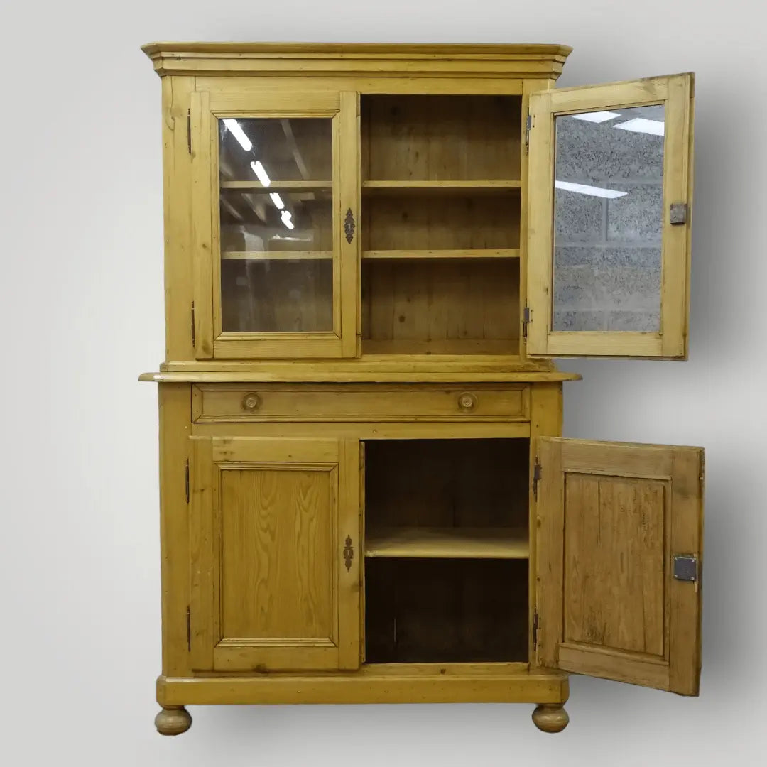 Antieke grenen vitrinekast(en) - Larix - Meubelen.be
