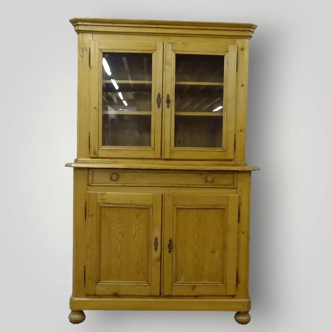 Antieke grenen vitrinekast(en) - Larix - Meubelen.be