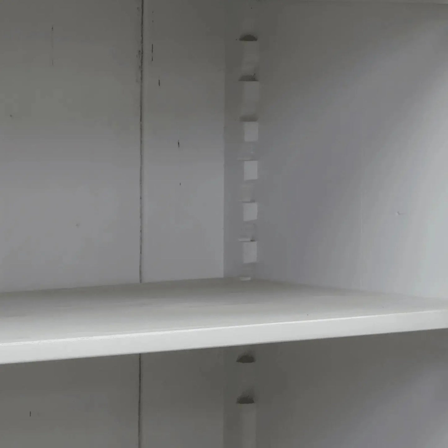 Grey - look | grijze boekenkast - Larix - Meubelen.be