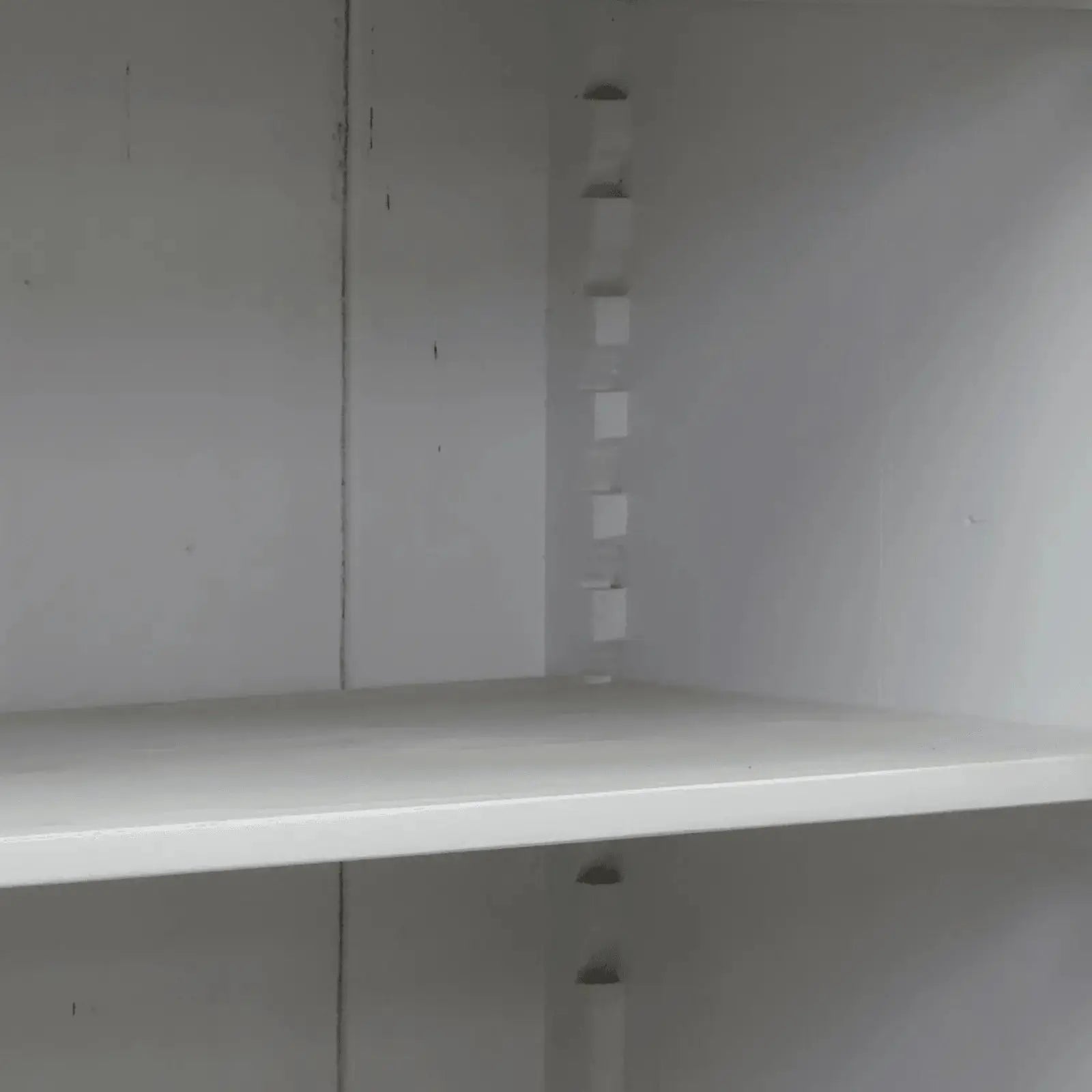 Grey - look | grijze boekenkast - Larix - Meubelen.be