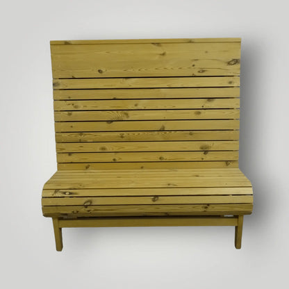 Houten treinbanken ook op maat verkrijgbaar - Larix - Meubelen.be