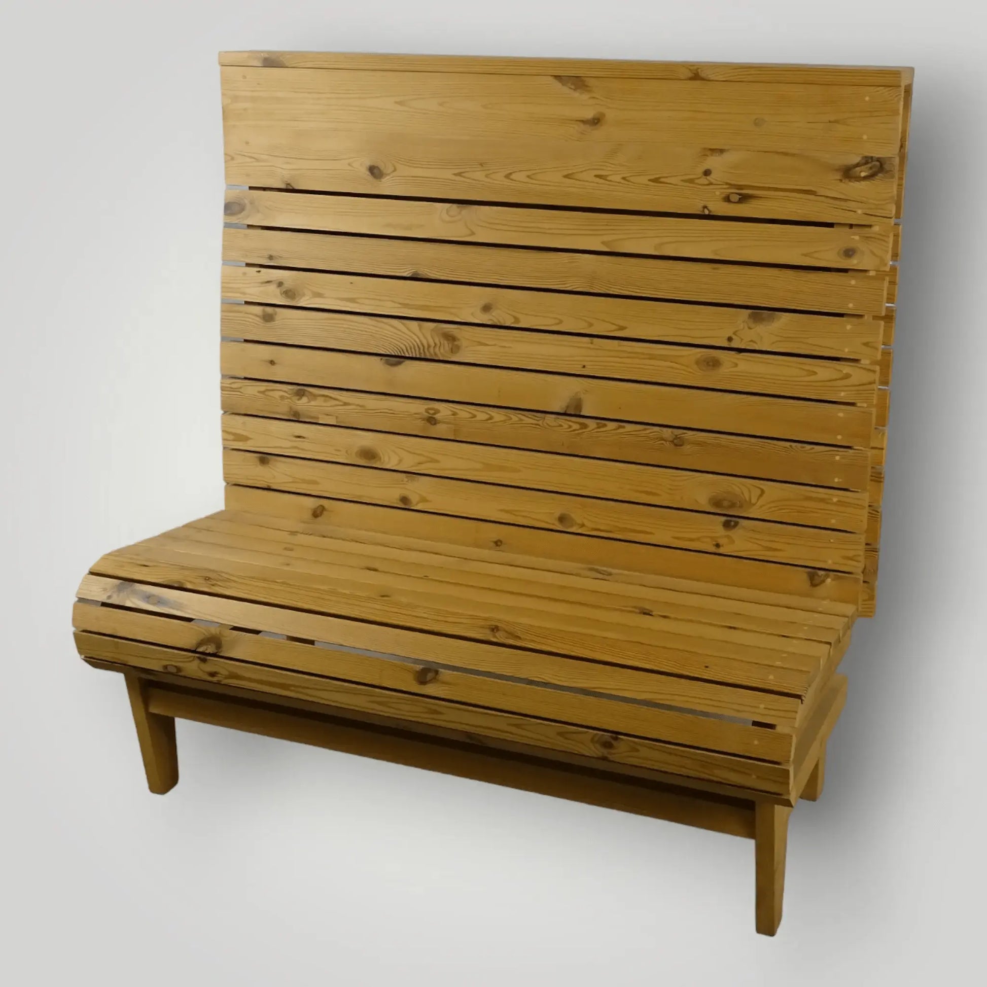 Houten treinbanken ook op maat verkrijgbaar - Larix - Meubelen.be