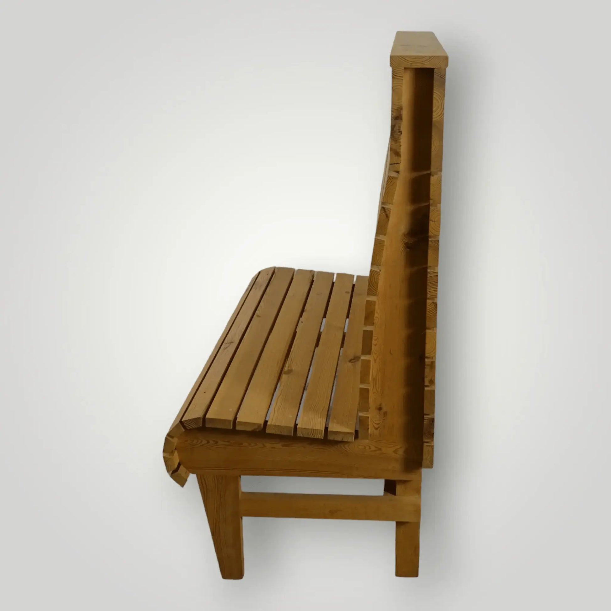 Houten treinbanken ook op maat verkrijgbaar - Larix - Meubelen.be