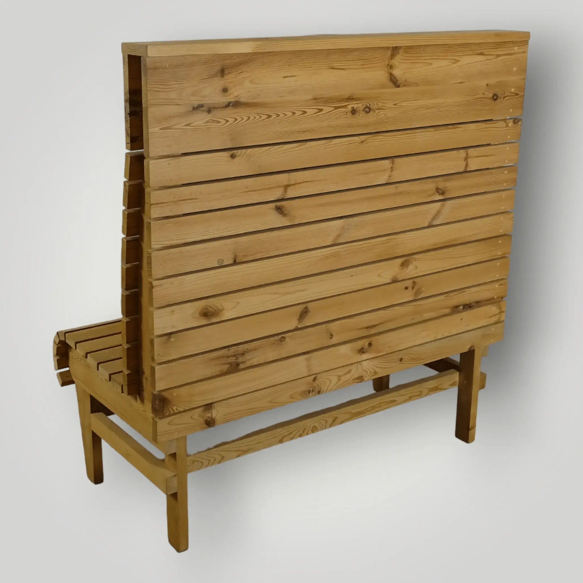 Houten treinbanken ook op maat verkrijgbaar - Larix - Meubelen.be