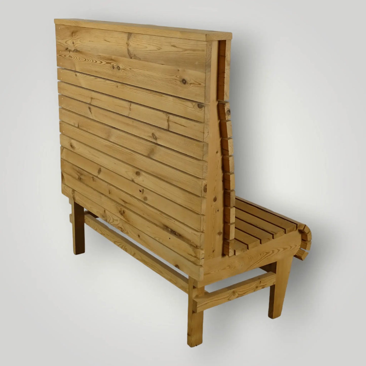 Houten treinbanken ook op maat verkrijgbaar - Larix - Meubelen.be