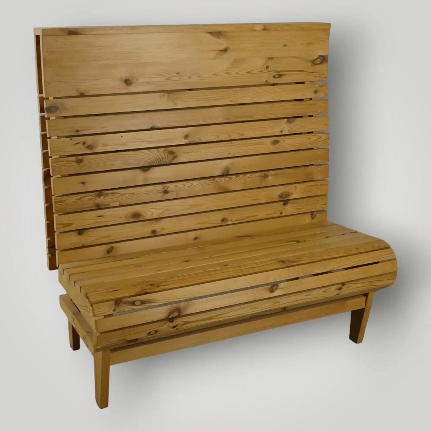 Houten treinbanken ook op maat verkrijgbaar - Larix - Meubelen.be