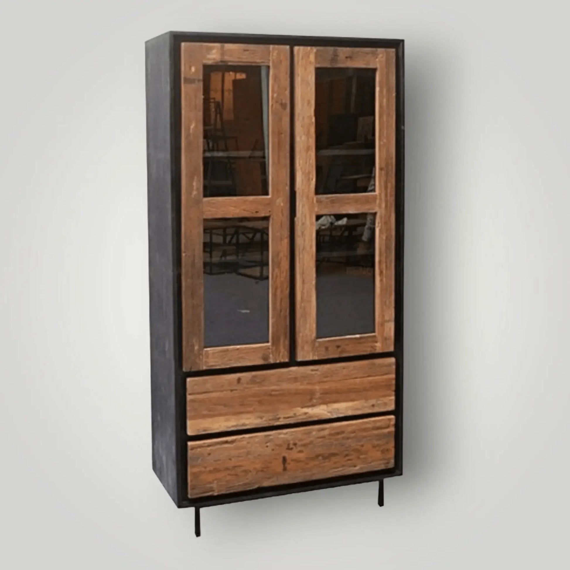 Industriële vitrinekasten uit Anayah collectie - Larix - Meubelen.be