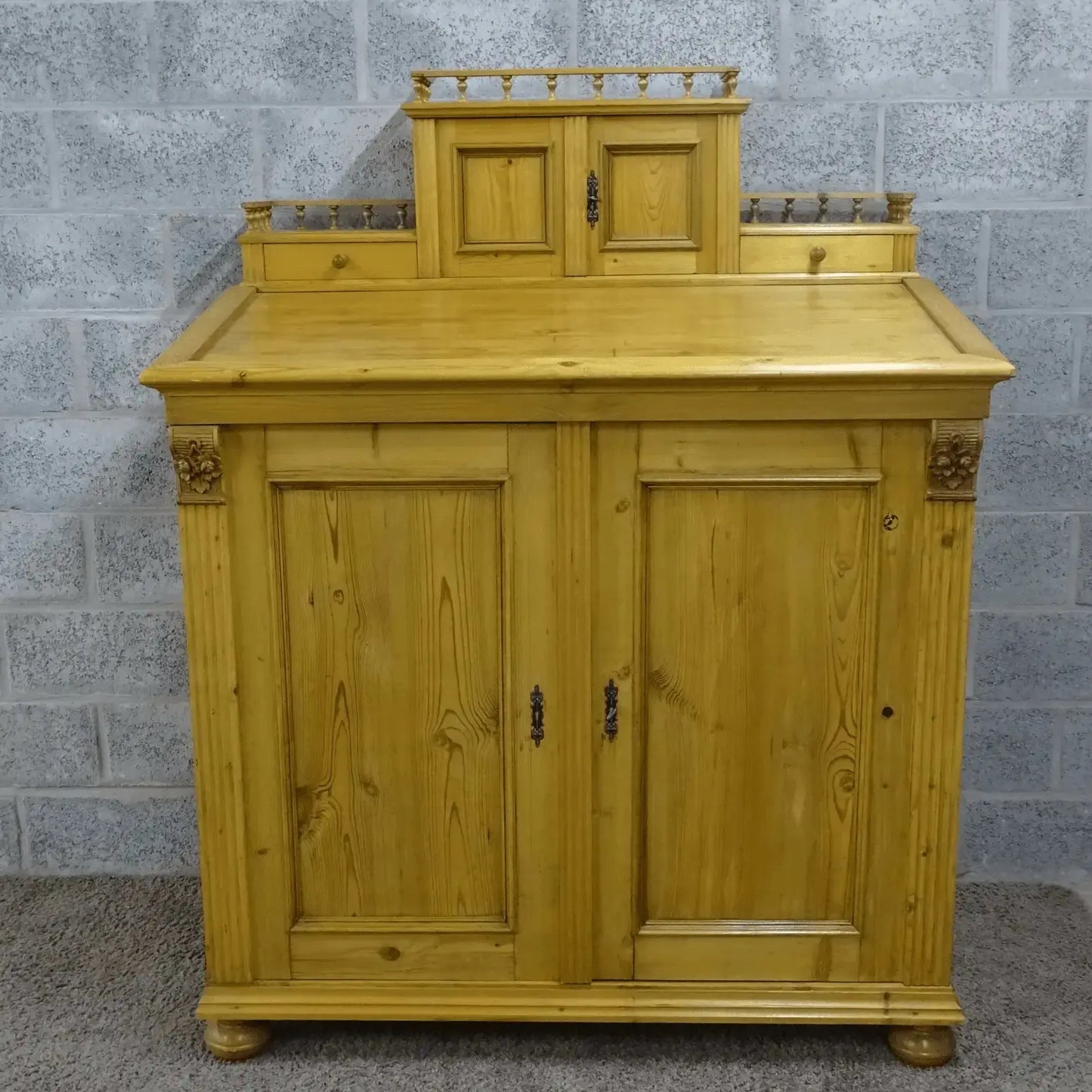 Old pine Sta bureau - Larix - Meubelen.be