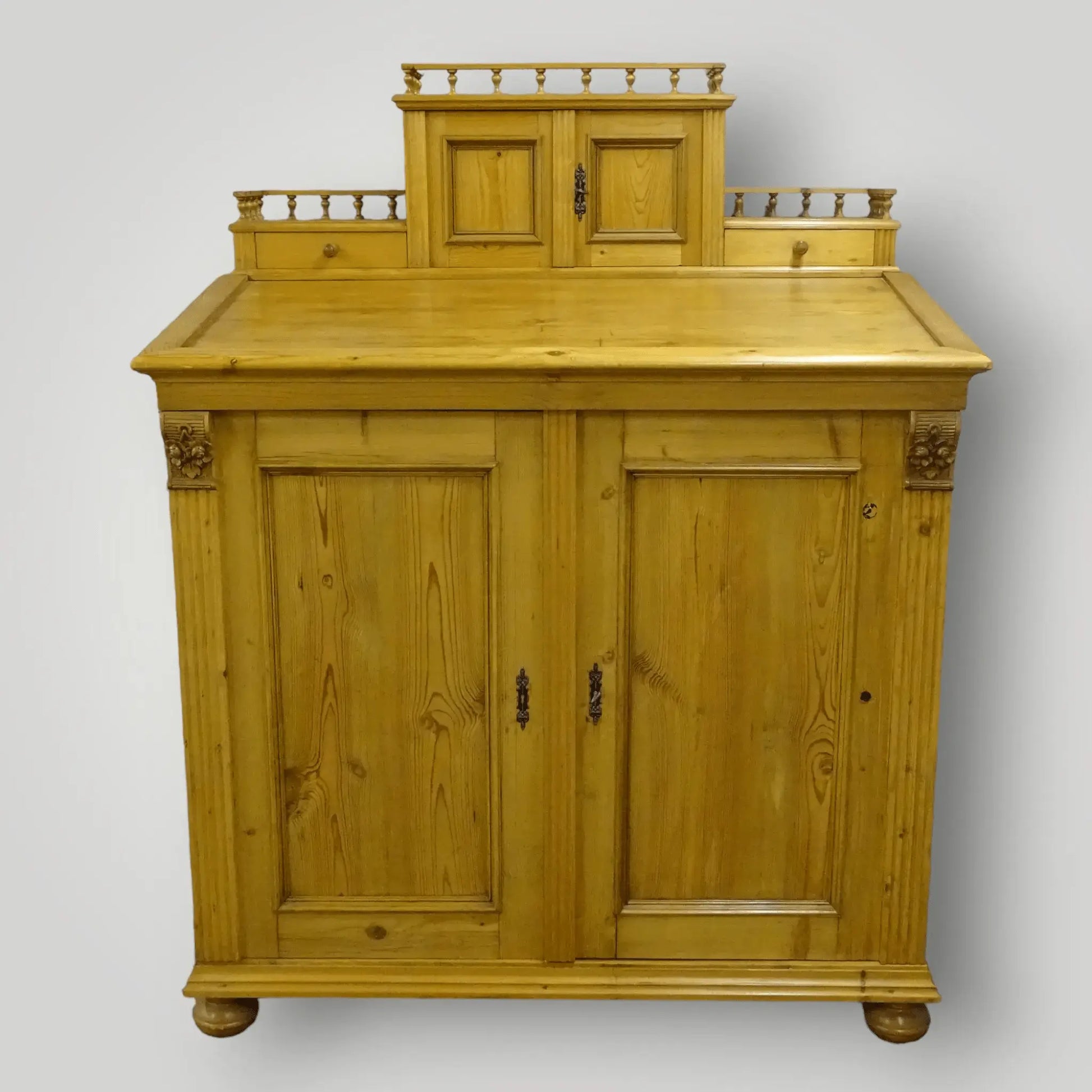Old pine Sta bureau - Larix - Meubelen.be