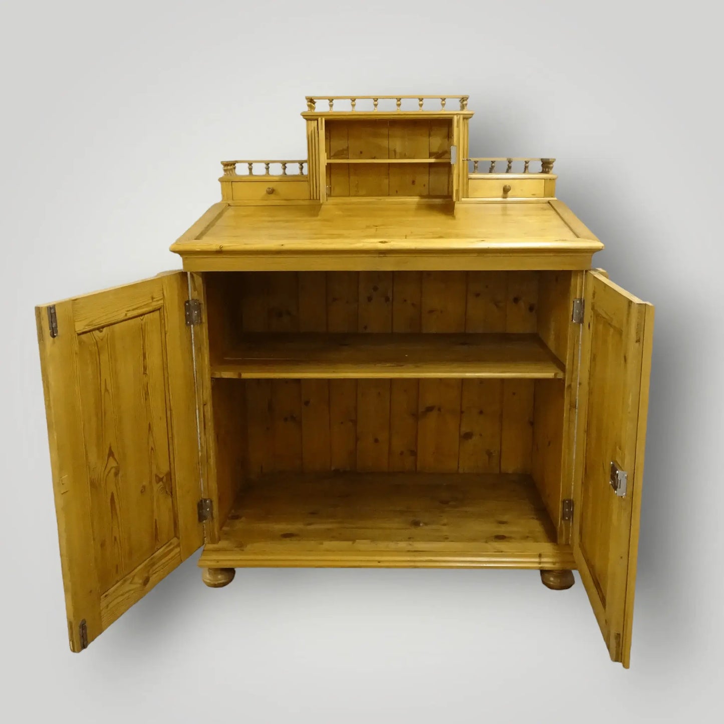 Old pine Sta bureau - Larix - Meubelen.be