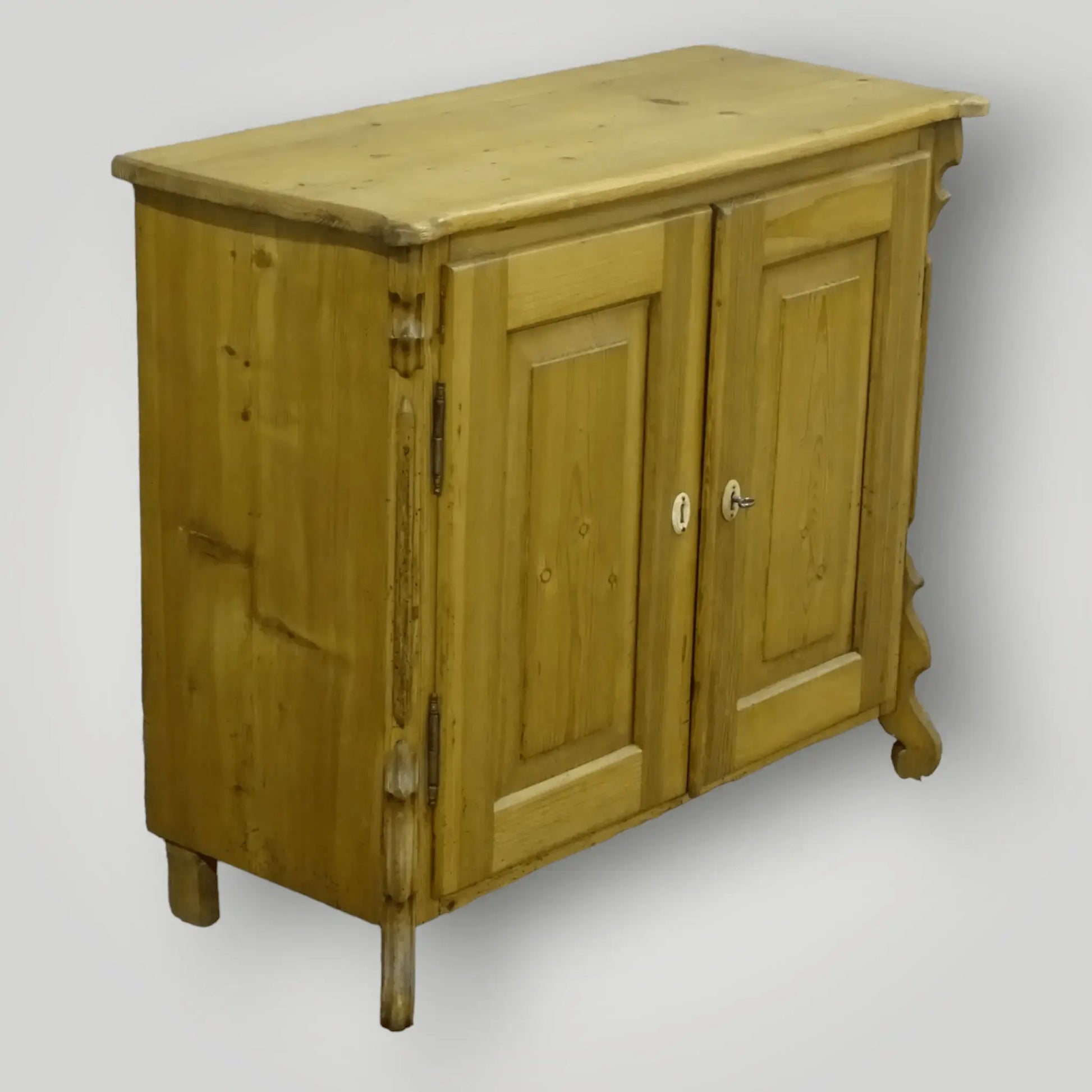 Old pine bijzetkastje(s) - Larix - Meubelen.be