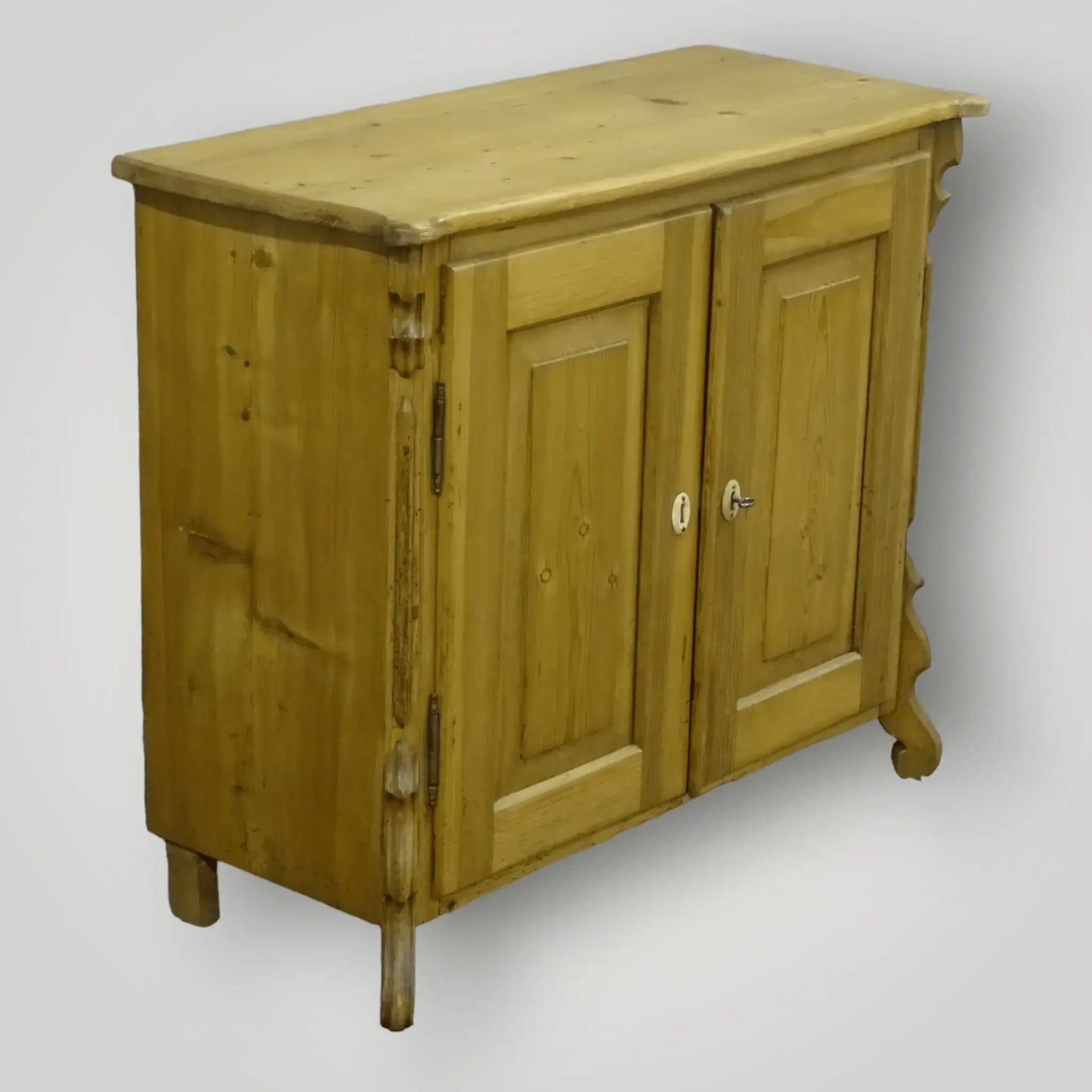 Old pine bijzetkastje(s) - Larix - Meubelen.be