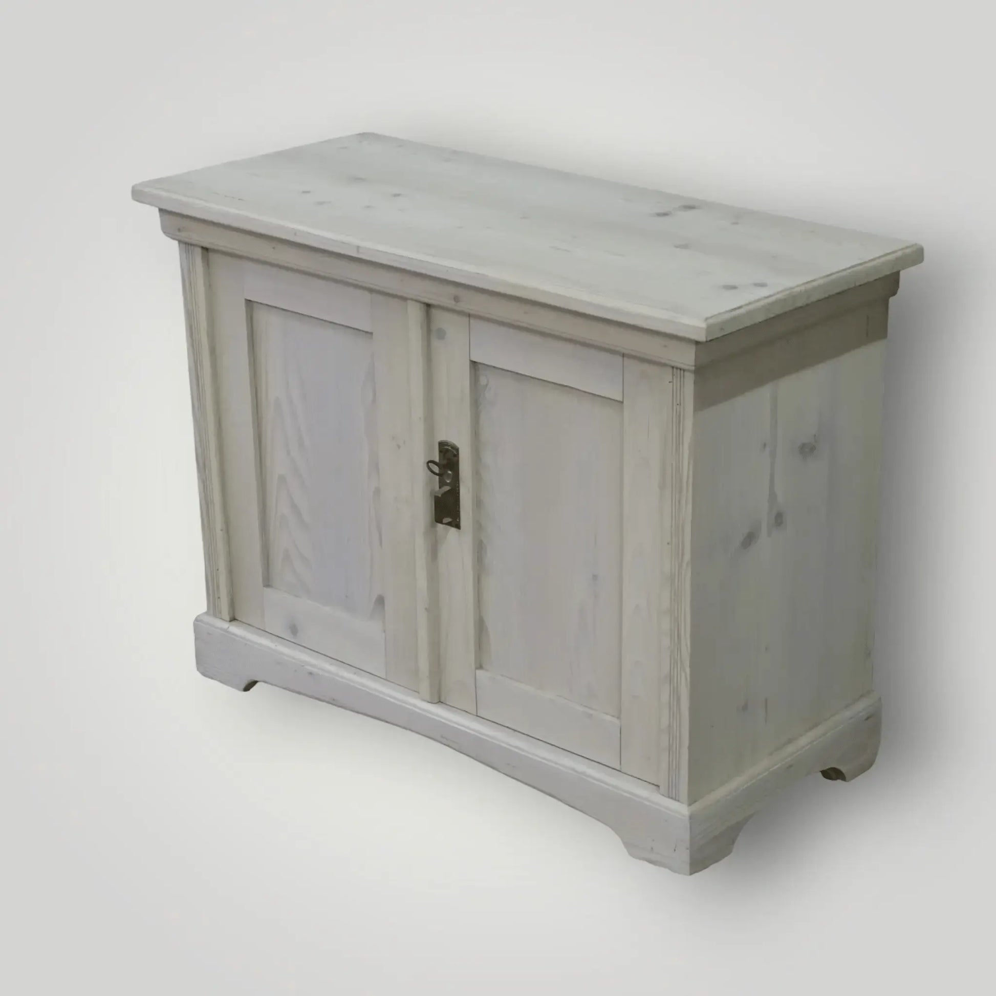 Old pine bijzetkastje(s) - Larix - Meubelen.be