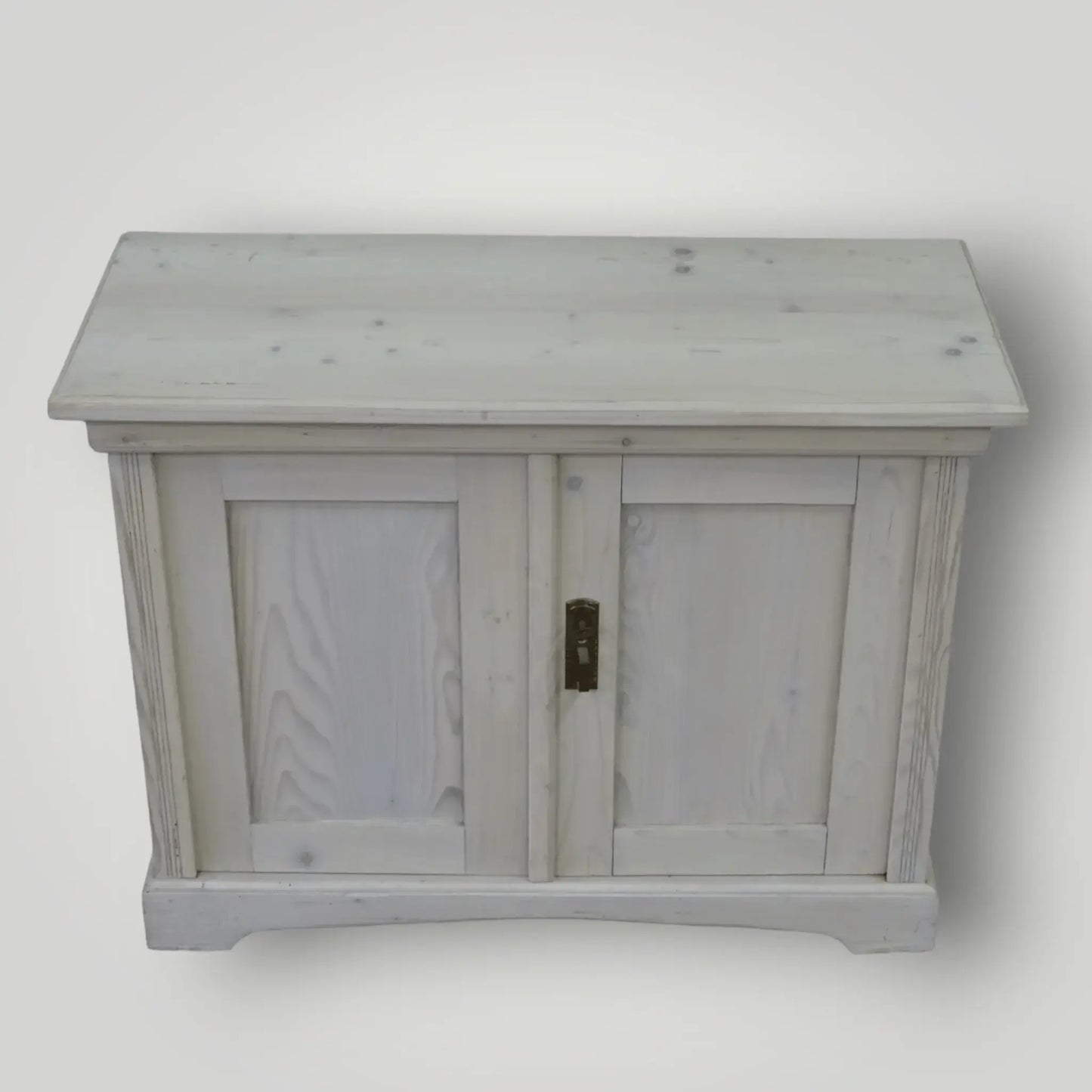 Old pine bijzetkastje(s) - Larix - Meubelen.be