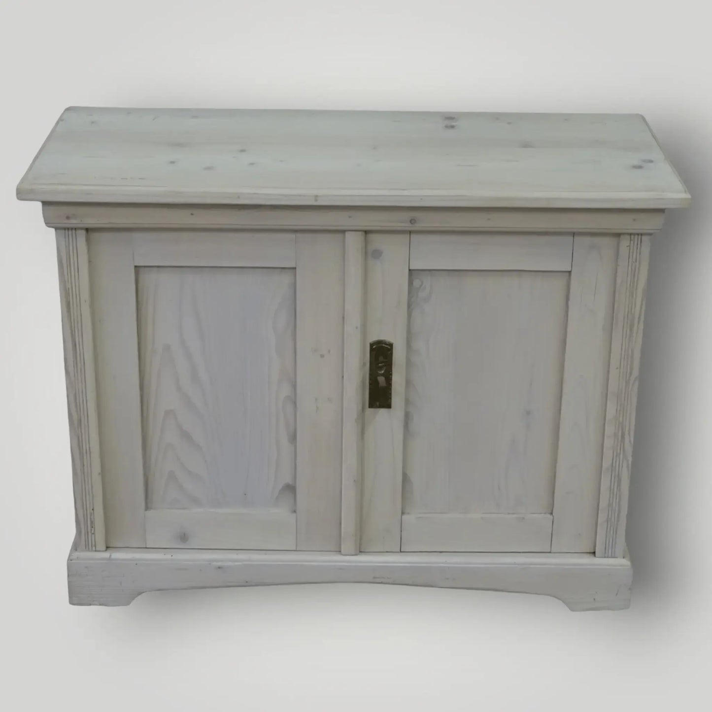 Old pine bijzetkastje(s) - Larix - Meubelen.be