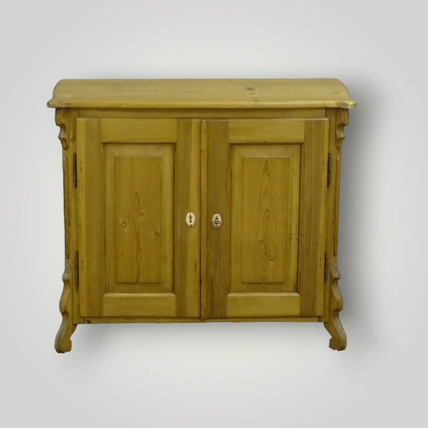 Old pine bijzetkastje(s) - Larix - Meubelen.be