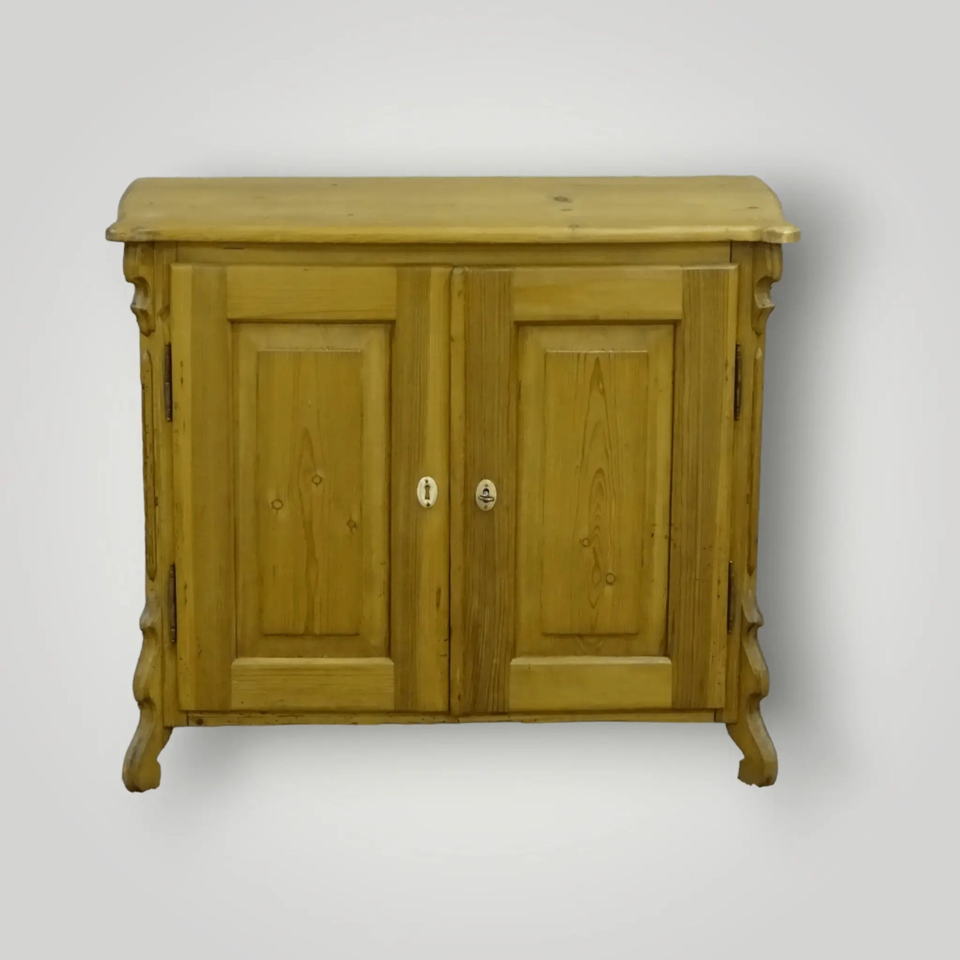 Old pine bijzetkastje(s) - Larix - Meubelen.be