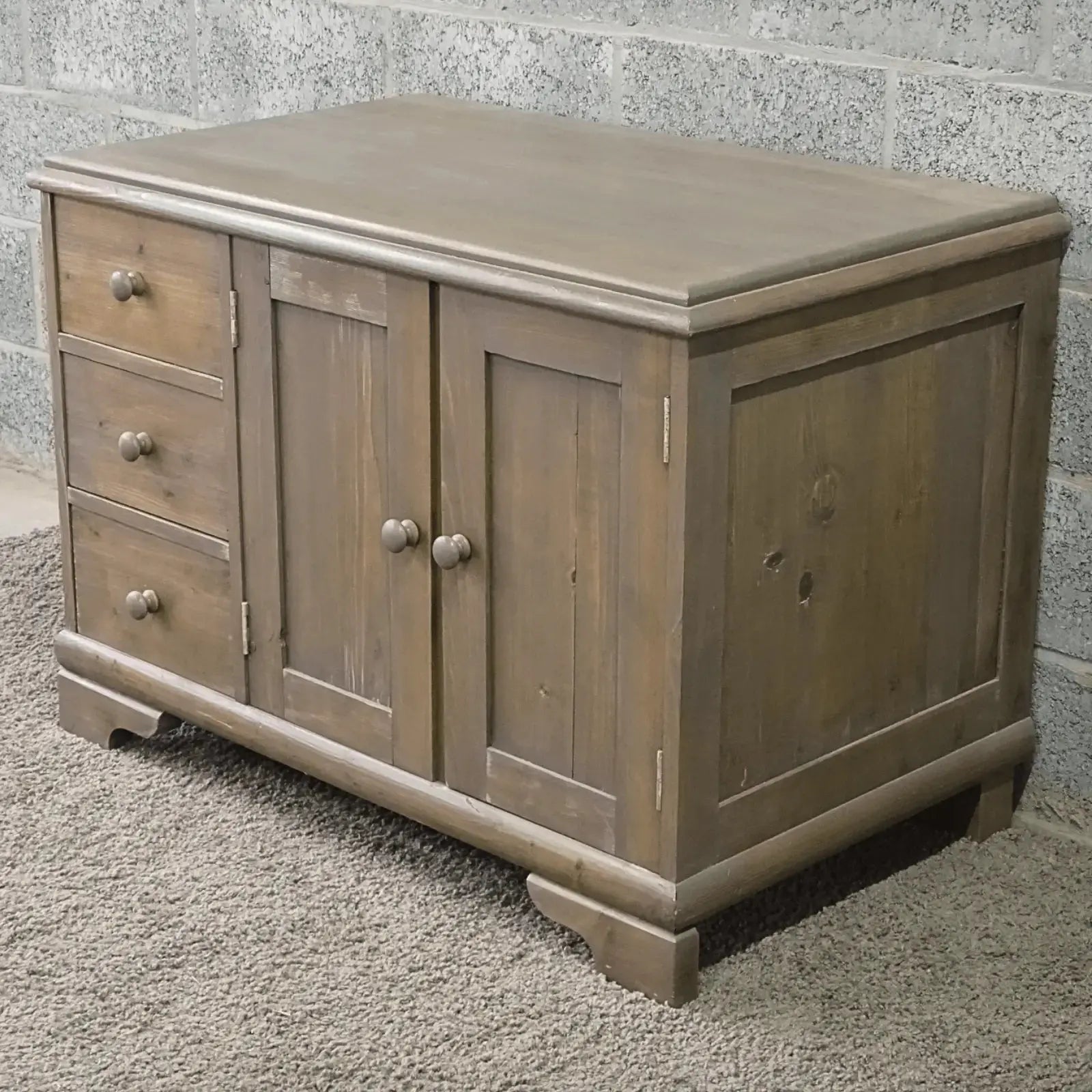 Old pine dressoirs - Larix - Meubelen.be