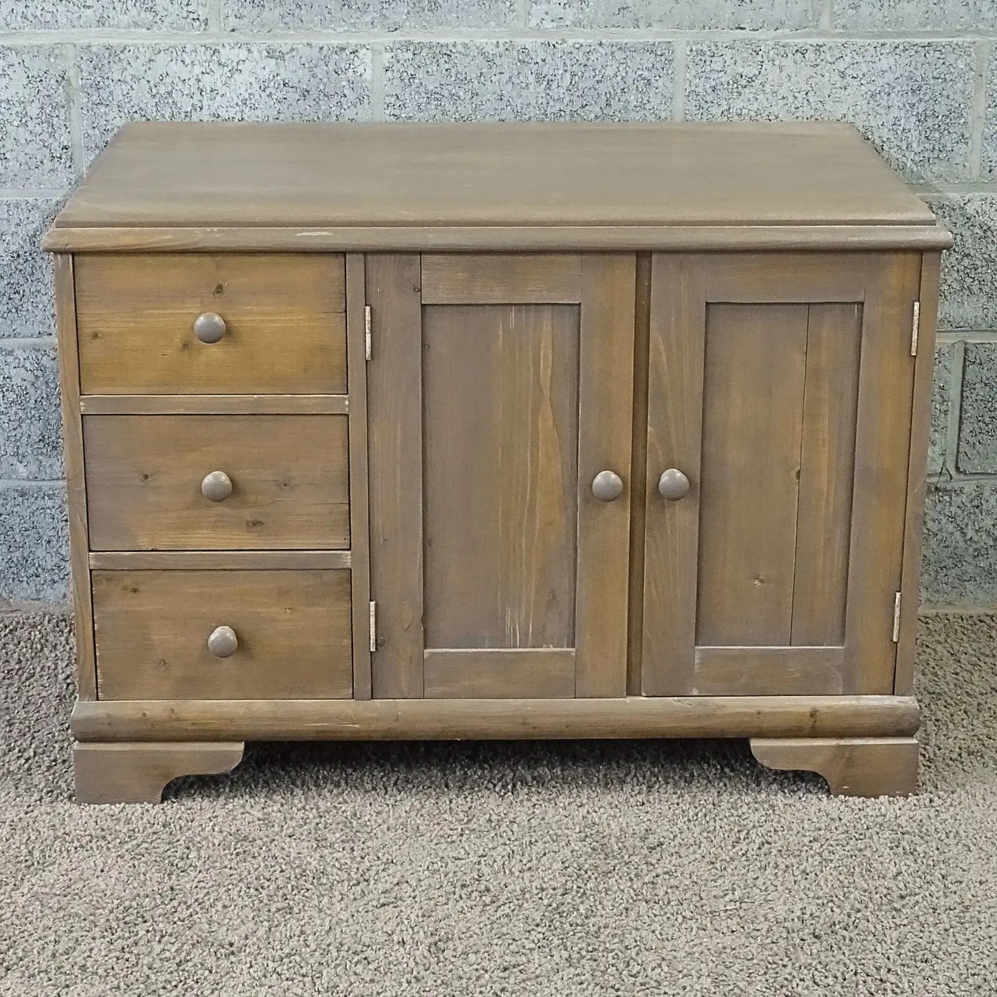 Old pine dressoirs - Larix - Meubelen.be