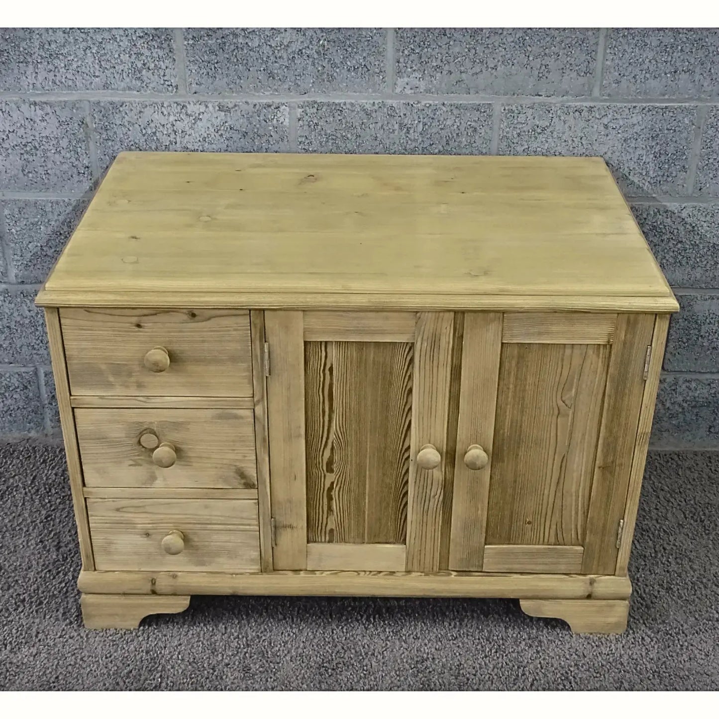 Old pine dressoirs - Larix - Meubelen.be