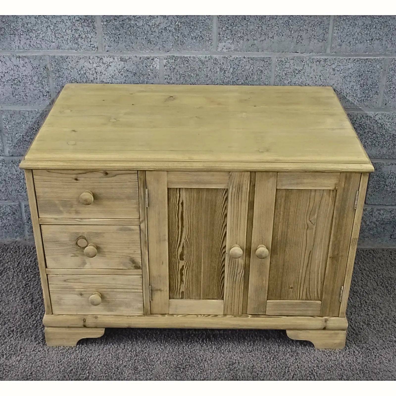 Old pine dressoirs - Larix - Meubelen.be