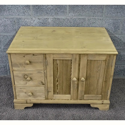 Old pine dressoirs - Larix - Meubelen.be