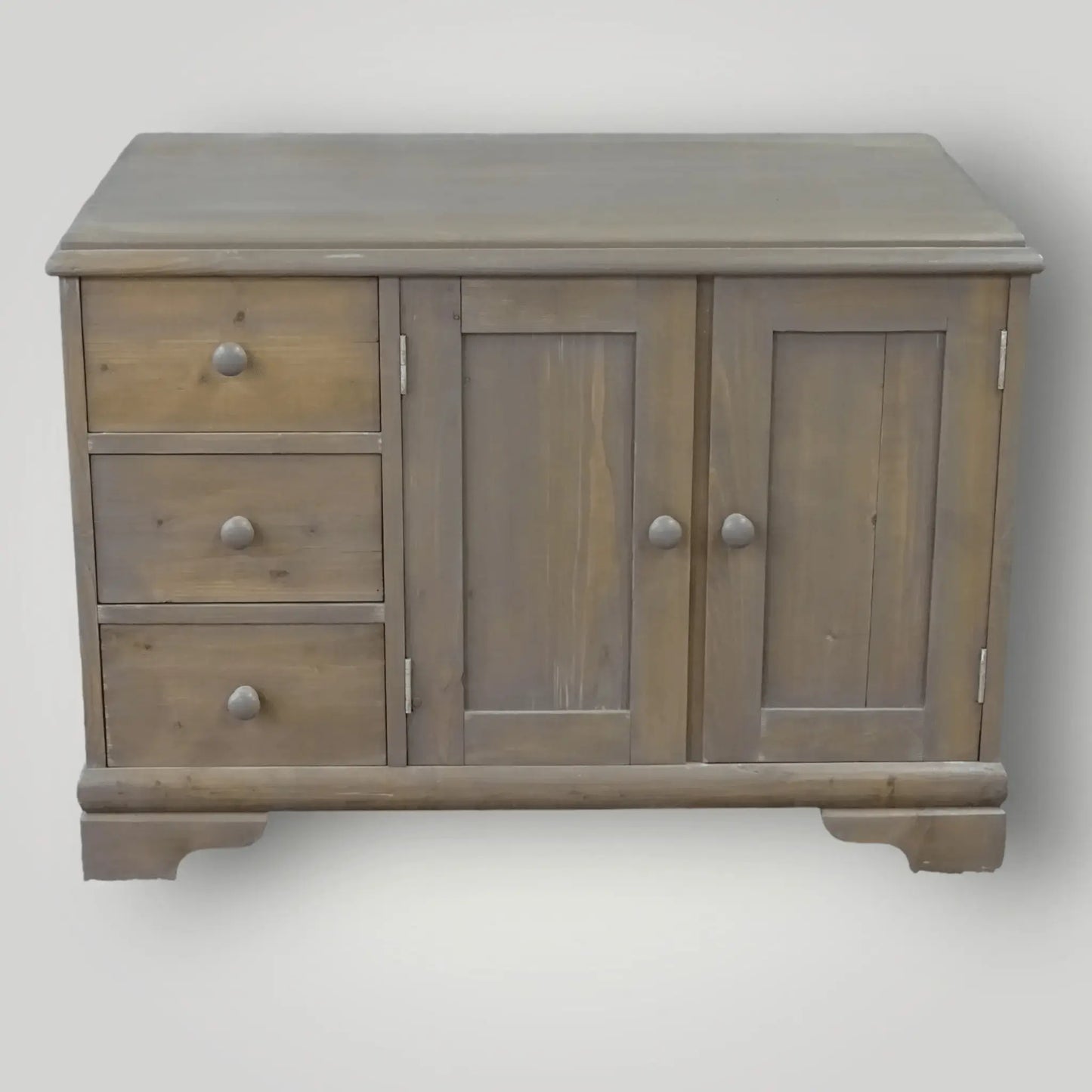 Old pine dressoirs - Larix - Meubelen.be