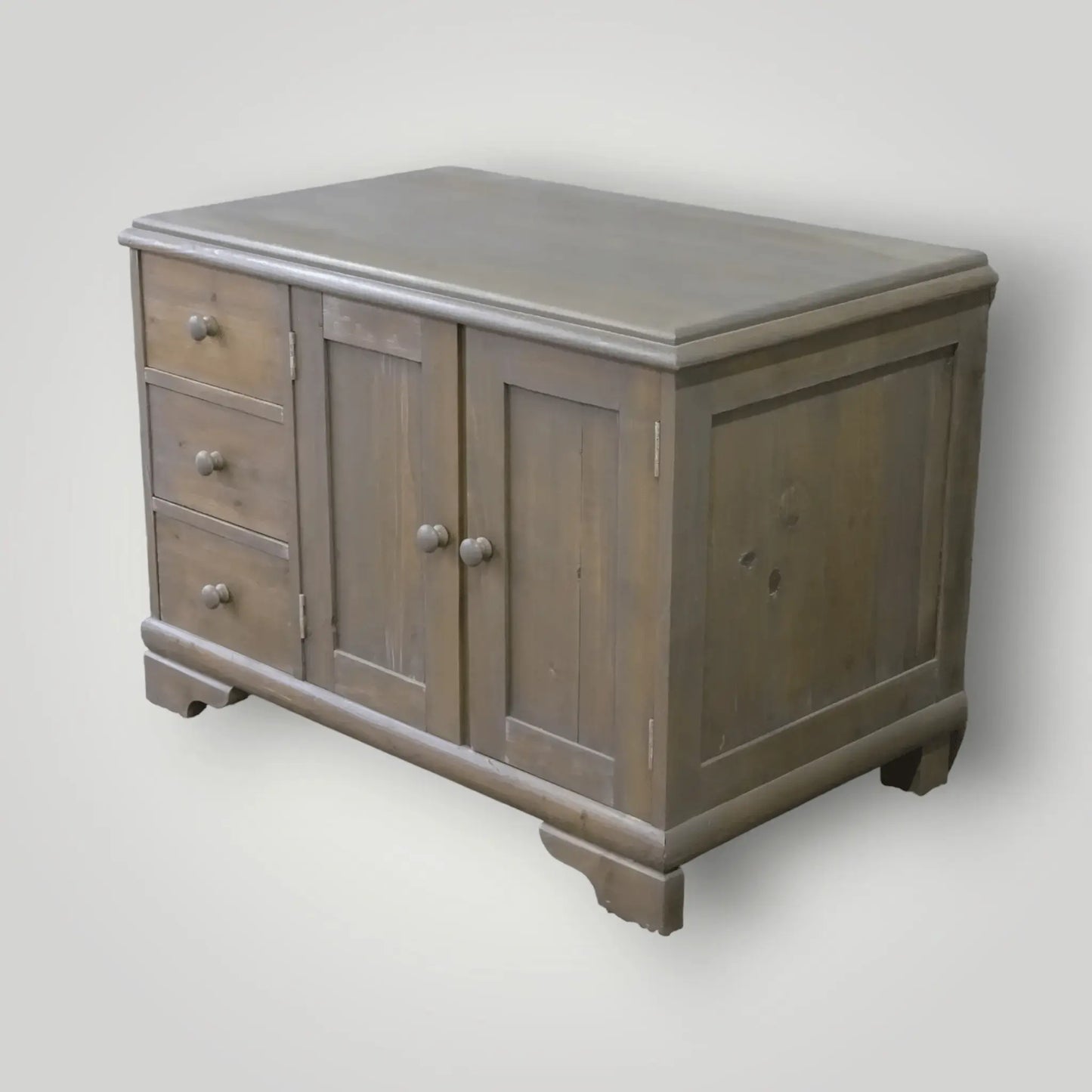 Old pine dressoirs - Larix - Meubelen.be