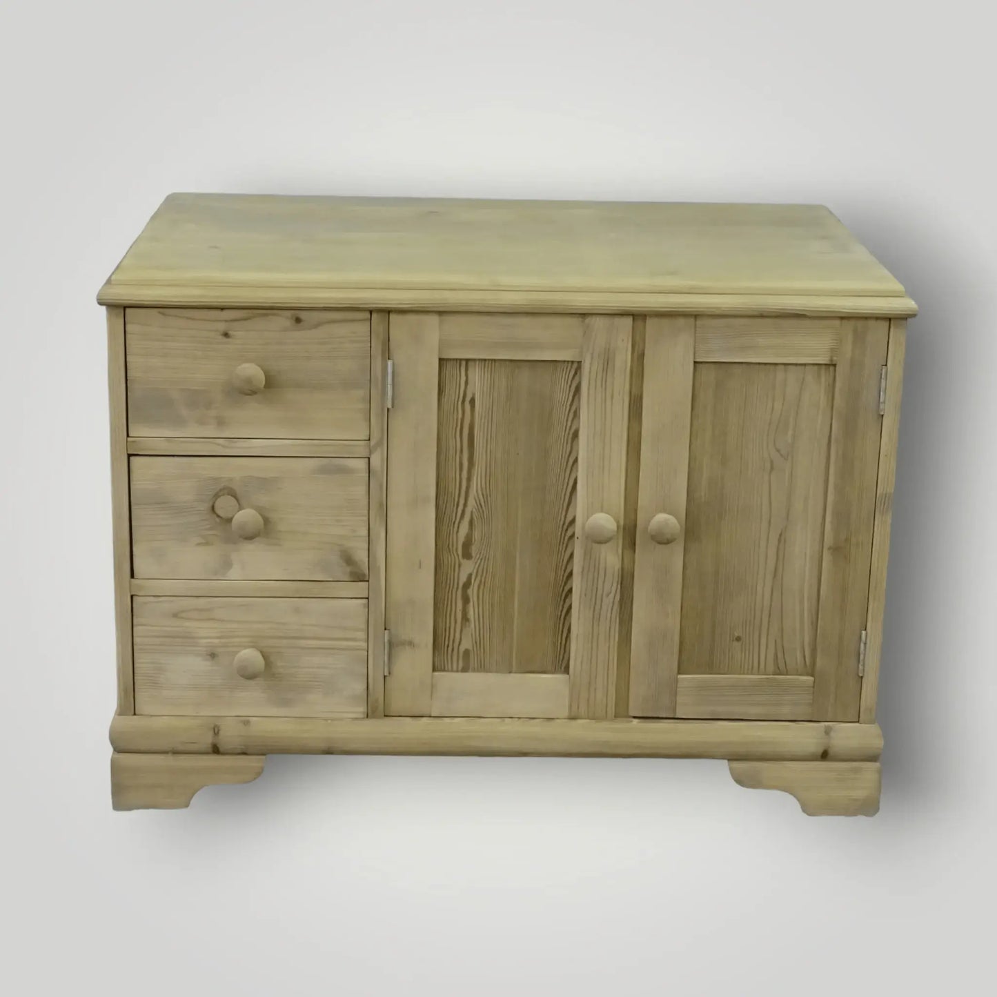 Old pine dressoirs - Larix - Meubelen.be