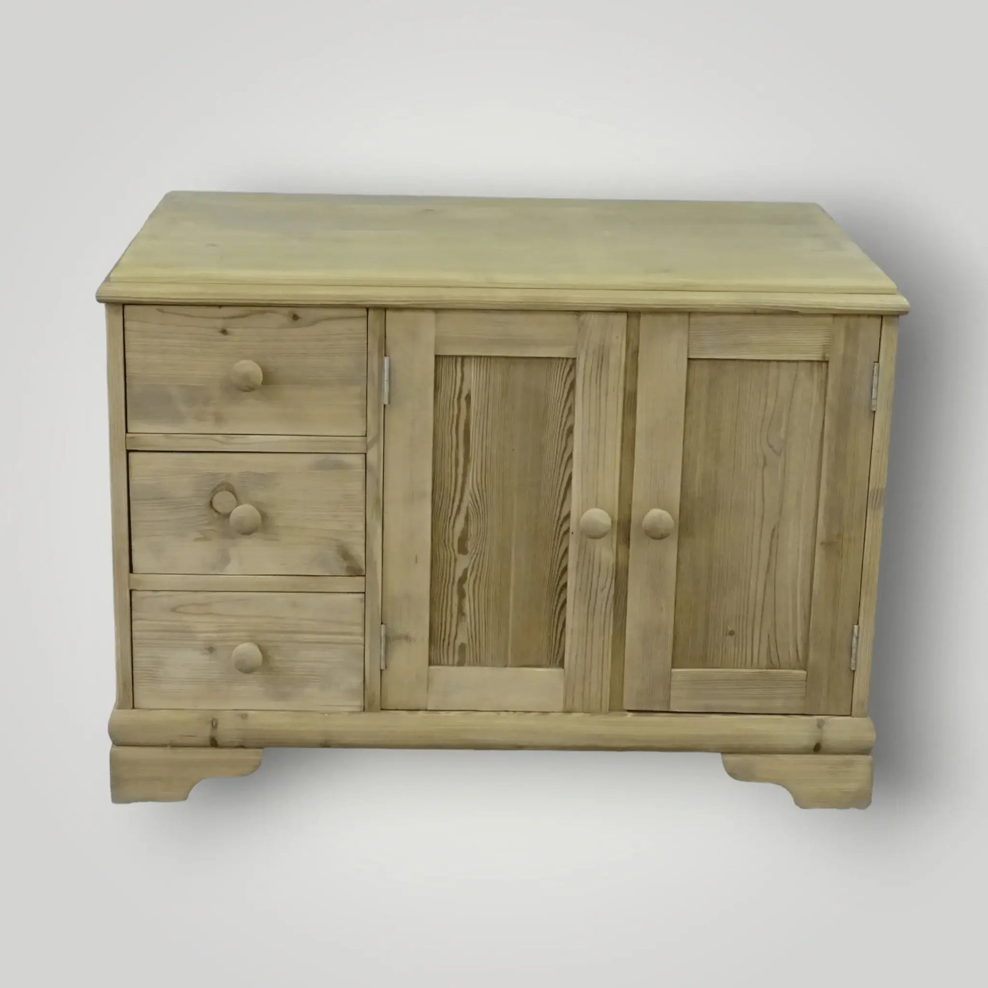 Old pine dressoirs - Larix - Meubelen.be