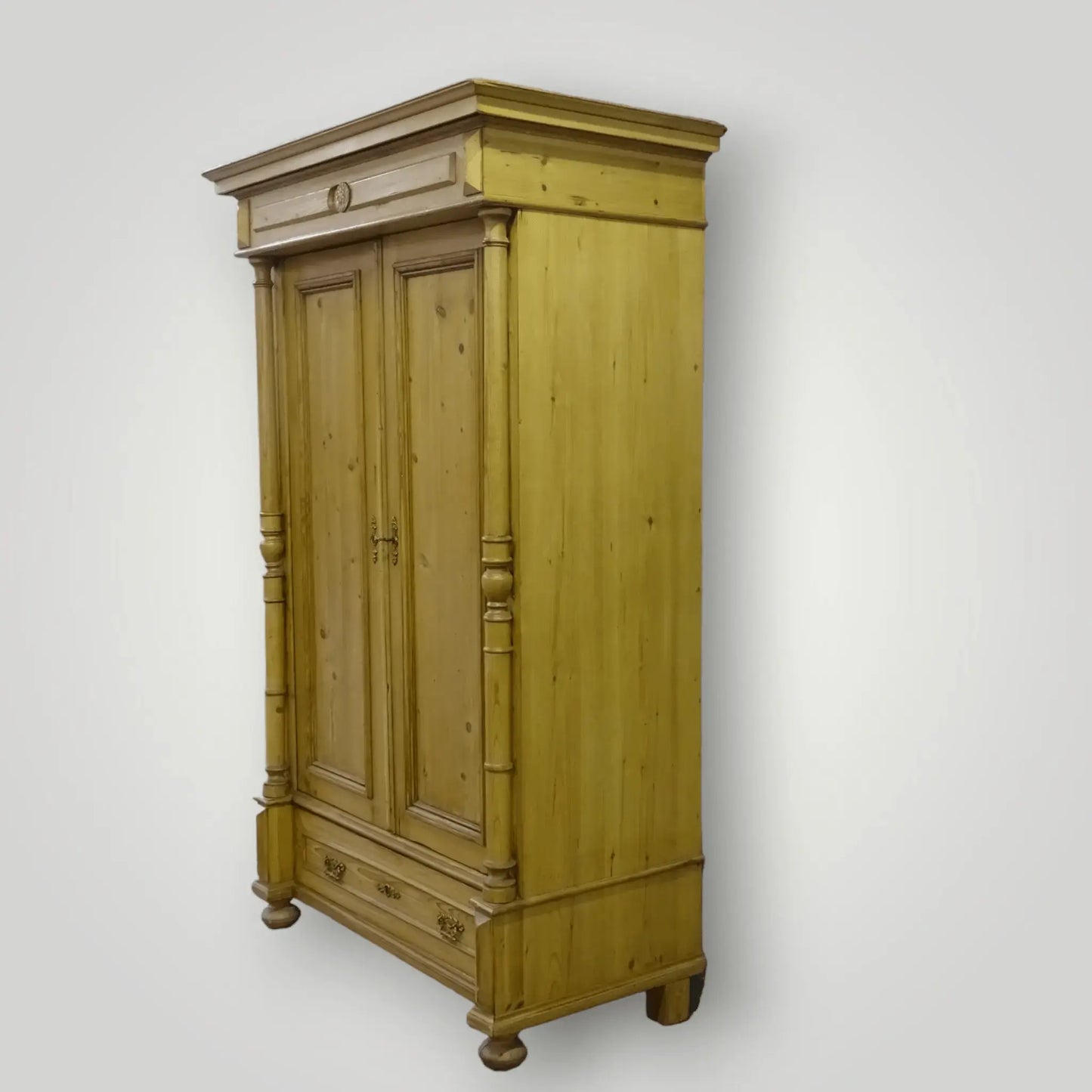 Oud grenen garderobekasten voor in de hal - Larix - Meubelen.be