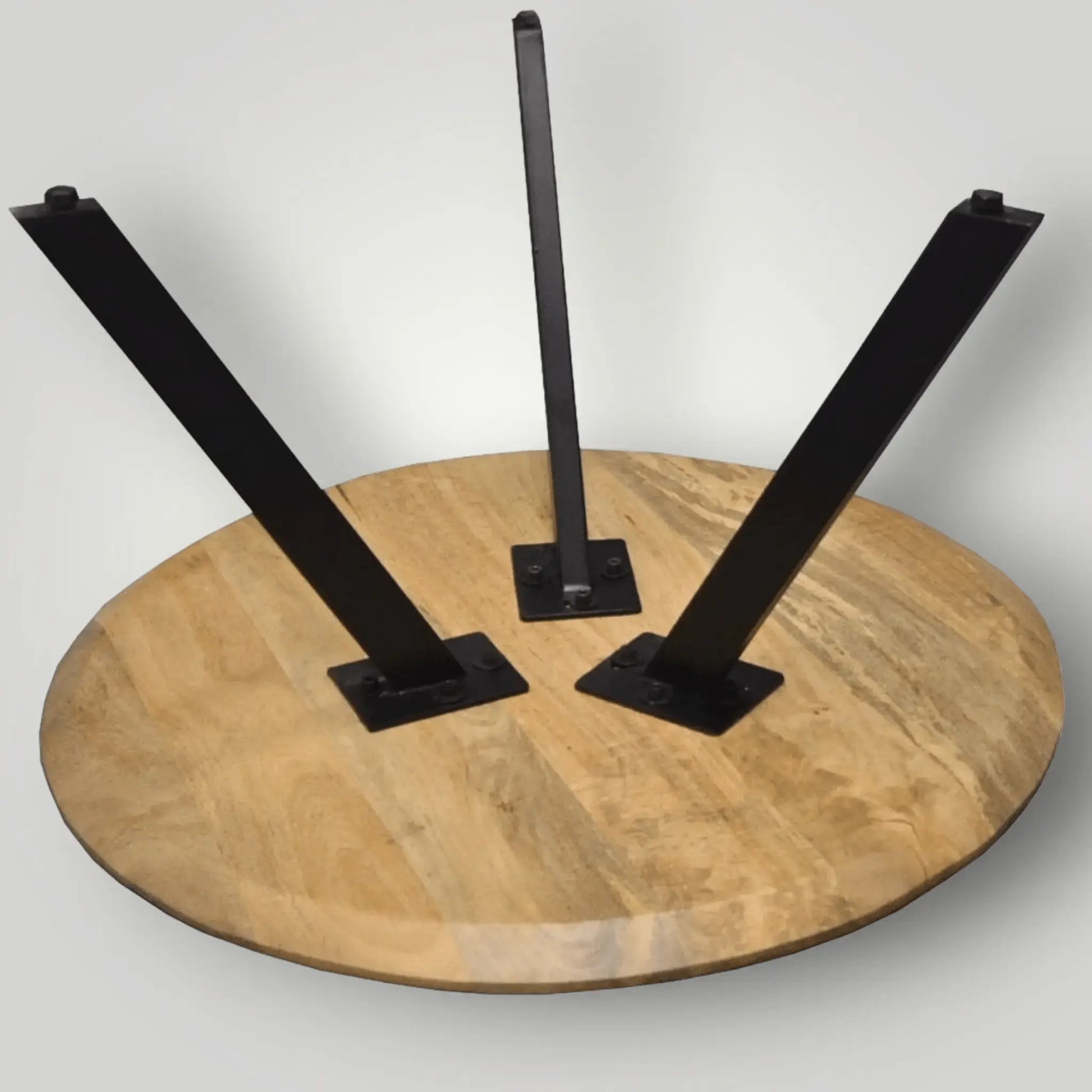 Ronde industriële eettafels uit de Berlin collectie - Larix - Meubelen.be