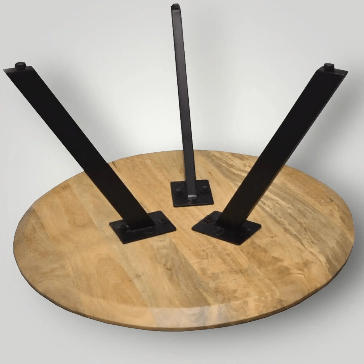 Ronde industriële eettafels uit de Berlin collectie - Larix - Meubelen.be